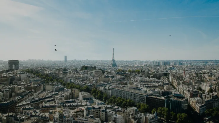 4K Paris Parallax - Dynamic Theme
